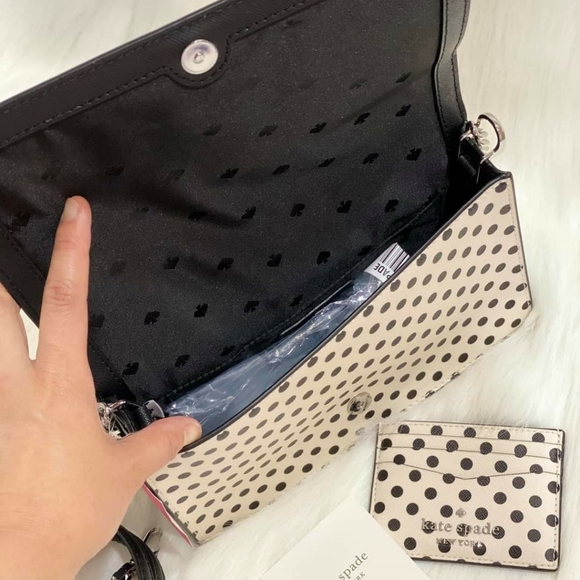 ♠️CAMERON PICTURE DOT♠️
CONVERTIBLE BAG WITH FREE - Picture 6 of 6